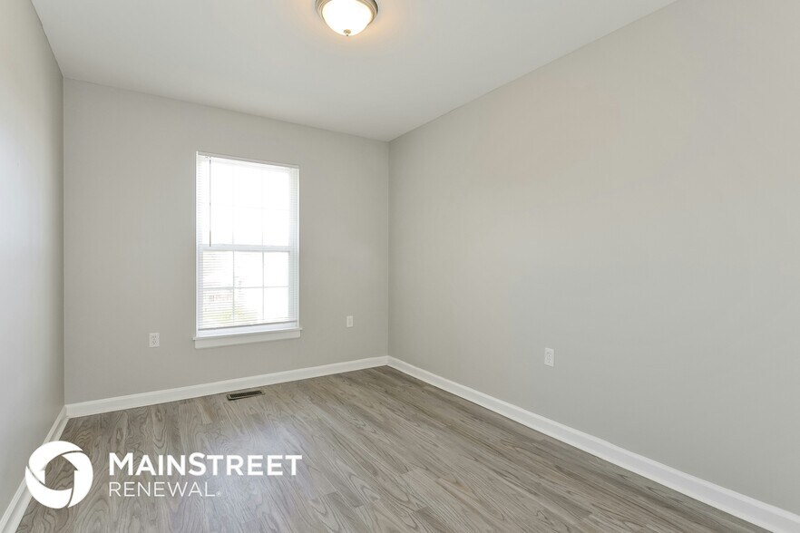 Building Photo - 839 Memory Ln