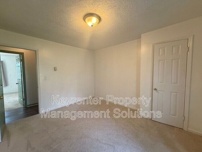 Building Photo - 907 Ladd Rd