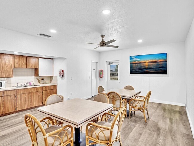 Building Photo - 1711 Whitehall Dr