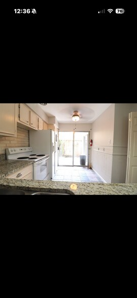 Building Photo - 2727 Briarhurst Dr