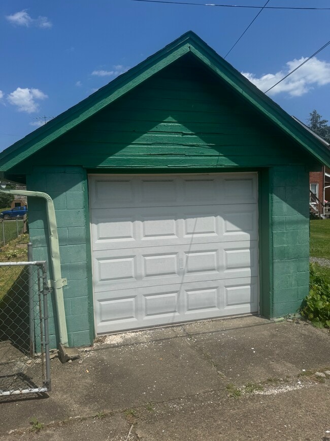 Building Photo - 1715 4th Ave