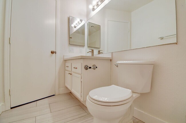 Building Photo - 6867 Tamarus St