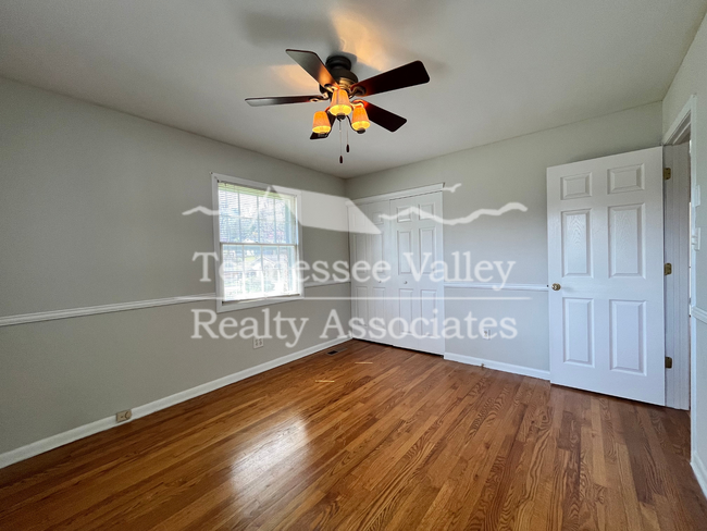 Building Photo - STUNNING 3 BED/2 BATH with Amazing Outdoor...