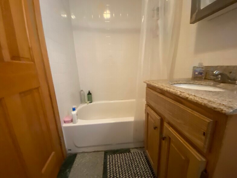 Building Photo - 127 Cedar St