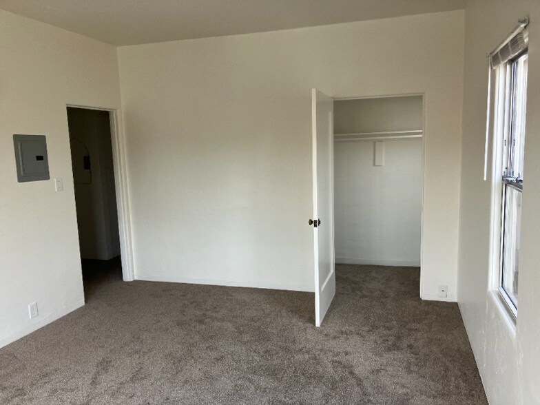 Building Photo - 2625 Ivy Dr