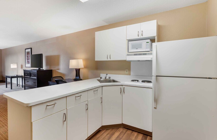 Building Photo - Furnished Studio-Chicago - Vernon Hills - ...