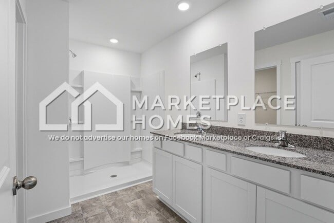 Building Photo - 4151 Hines Ln NE