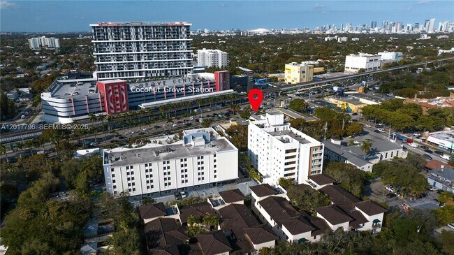 Building Photo - 2740 SW 28th Terrace