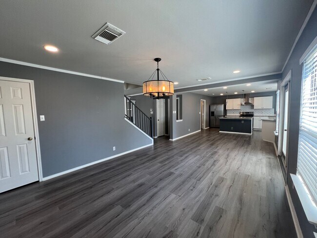 Building Photo - AWESOME Updated 4-Bed 2.5-Bath in Gruene C...