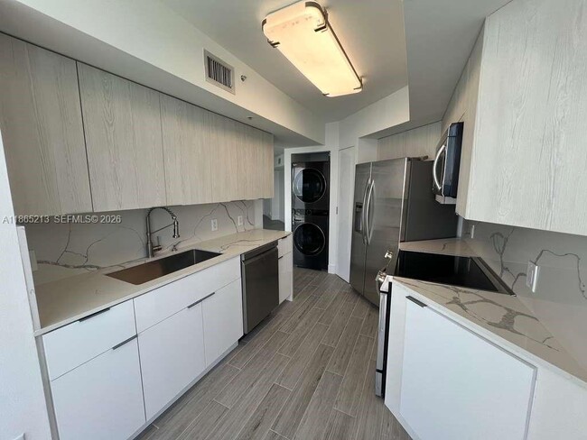 Building Photo - 6301 Collins Ave