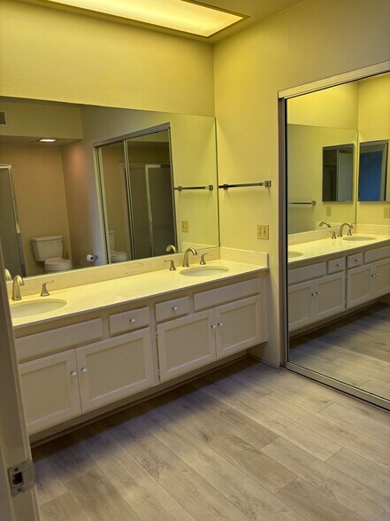 Master bathroom with double sinks - 1902 Grand Bahama Dr E