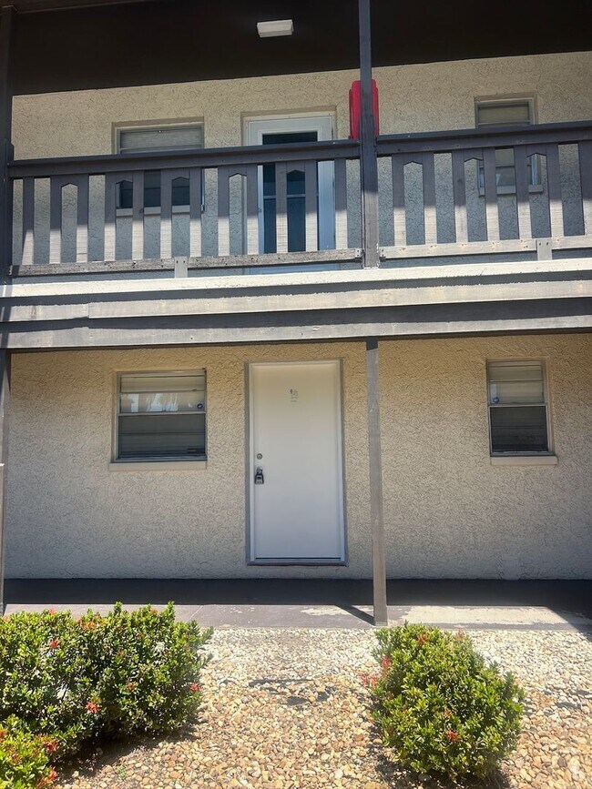 Building Photo - 1 Bedroom/1 Bathroom 1st Floor Condo at Gulf Harbors - AVAILABLE May 1st!