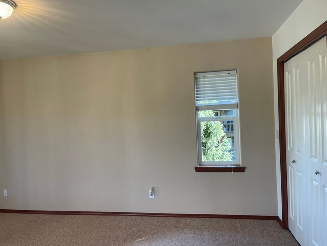 Building Photo - Gorgeous custom built home