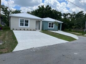 Building Photo - 536 1st St