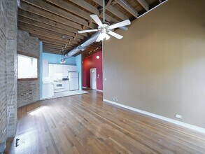Building Photo - 2849 W Belmont Ave