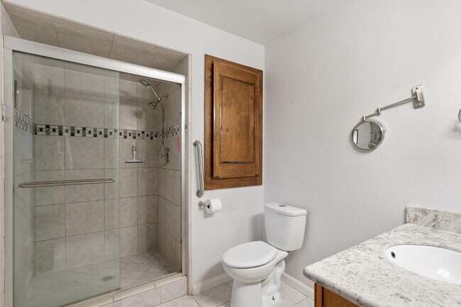 Building Photo - Rare 4-bedroom home in Camino for rent!