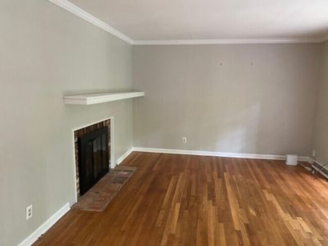 Building Photo - 2323 Tanglewood Cir NE