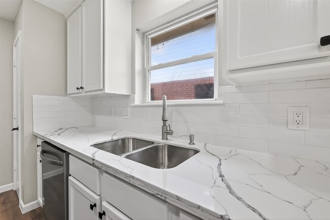 Building Photo - 21519 Sapphire Ct