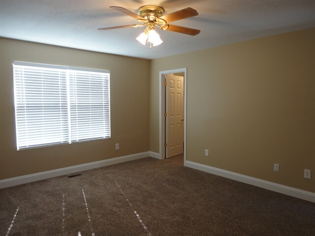 Building Photo - 1455 Woodside Dr