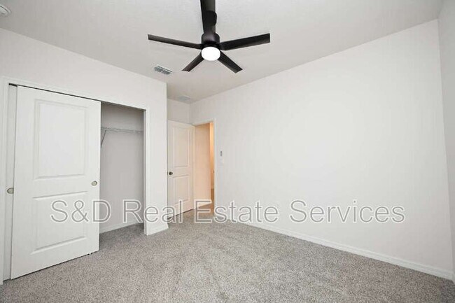 Building Photo - 2106 Rosewood Dr