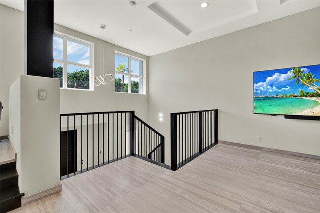 Building Photo - 425 N Ocean Blvd