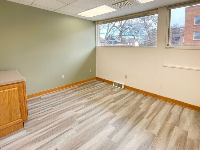 Building Photo - 1920 Monroe St