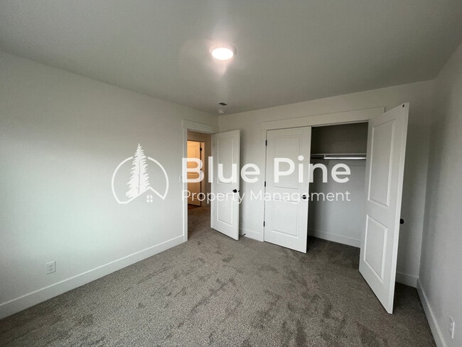 Building Photo - 1195 E Jaylee Dr