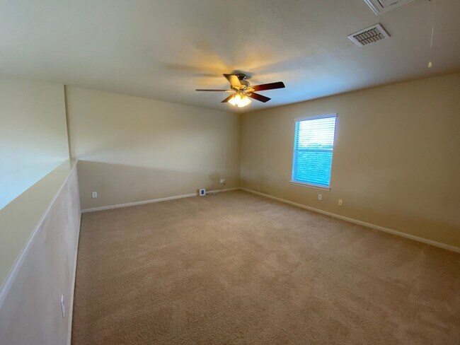 Building Photo - Move In Ready Home in Wolf Creek!