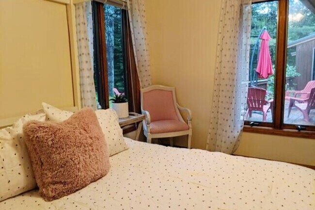 Building Photo - 66 Paquette Dr