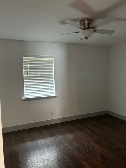 Building Photo - 4633 Fairmount St