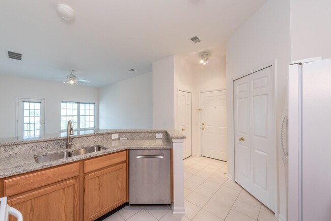 Building Photo - 2800 S Knightsbridge Cir