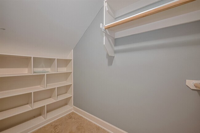 Building Photo - 2106-Bidwel1 Drive
