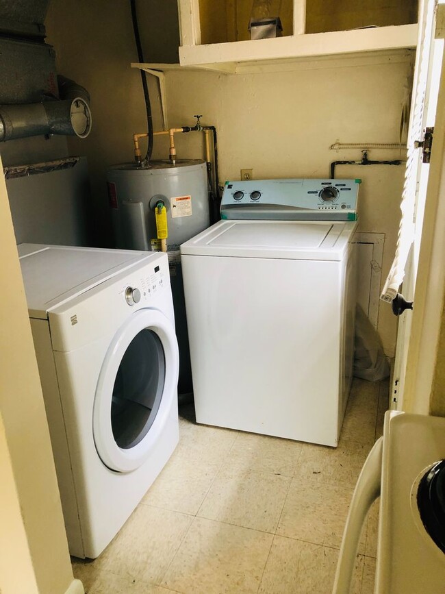 Building Photo - Adorable 3 bdrm/1 bath Home Located in Desirable West End!