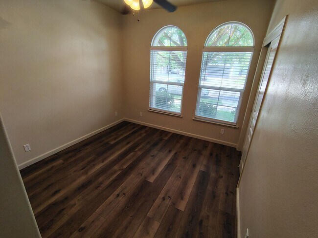 Building Photo - 363 Cabernet Dr