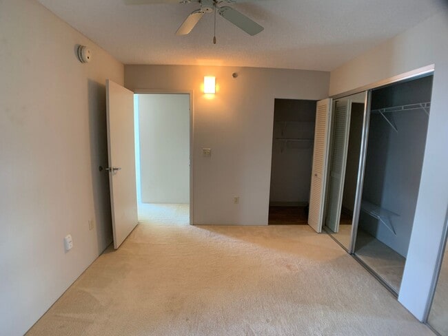 Building Photo - Salt Lake (Honolulu-Country Club Village 6) - 2 bed, 1 bath, 2 parking stalls
