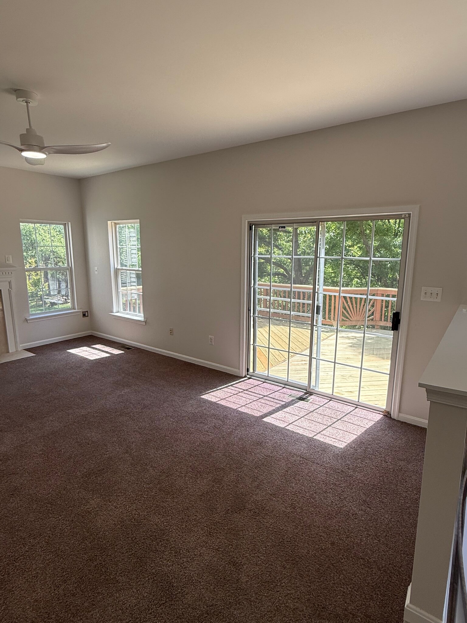 Family Room - 911 Lake Front Dr