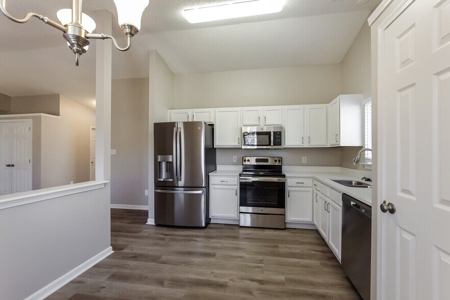 Building Photo - 3900 Golden Rod Ct