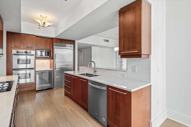 Building Photo - 333 Las Olas Way