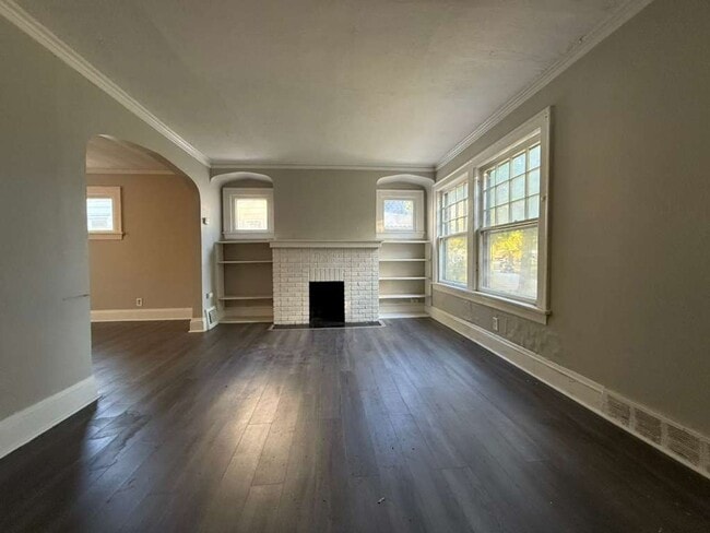 Building Photo - 3 BED 1 BATH BEAUTIFUL HOME IN CLEVELAND!
