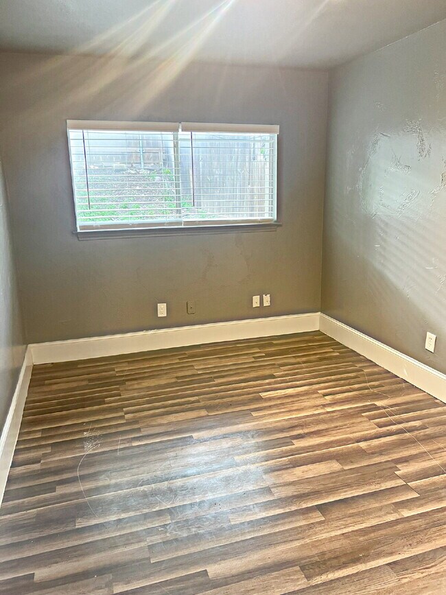 Building Photo - 14431 Woods Hole Dr