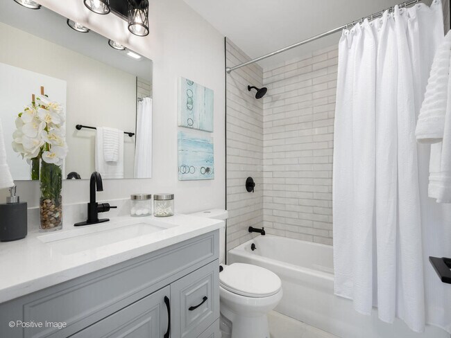 Building Photo - 823 Cambridge Pl