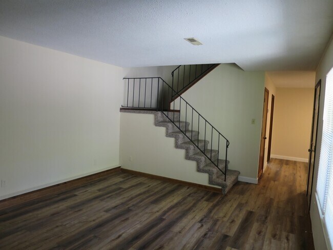 Building Photo - 9004 Creekside Ln NW