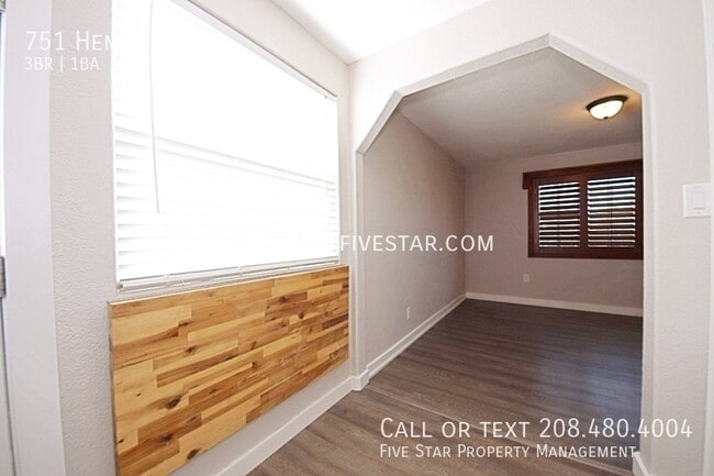 Building Photo - 751 Hemlock St