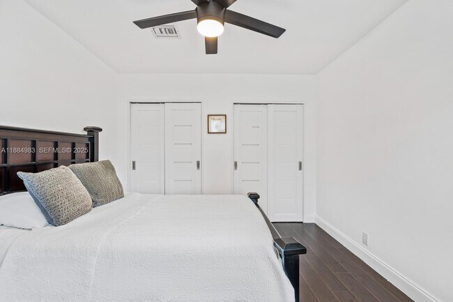 Building Photo - 2830 NE 56th Ct