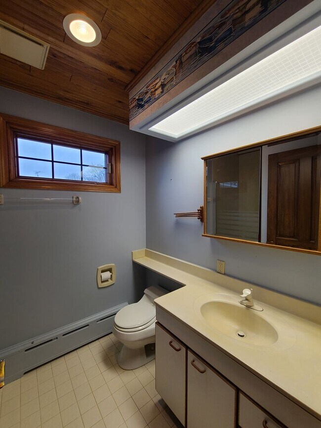 Building Photo - Charming 3-Bedroom, 2-Bathroom Home in South Haven, MI