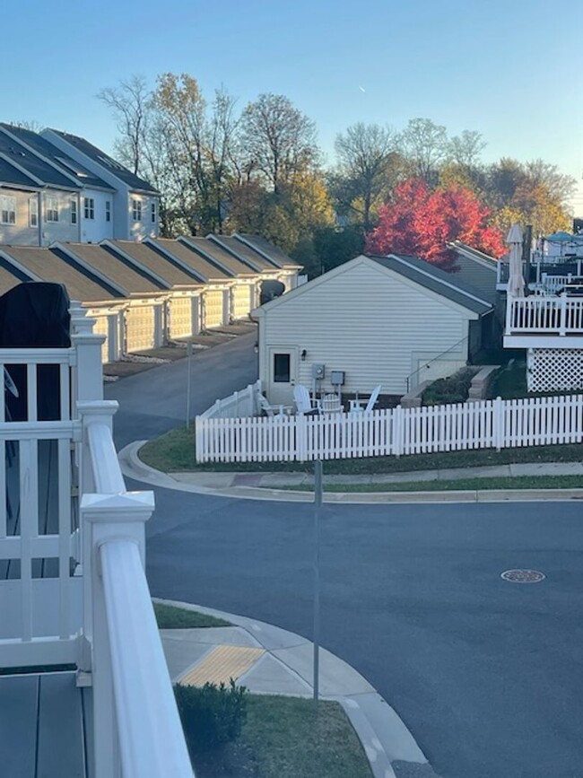 Building Photo - GORGEOUS TH IN CLARKSBURG TOWN CENTER