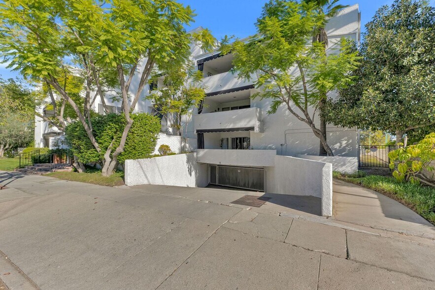 Building Photo - 4950 Louise Ave