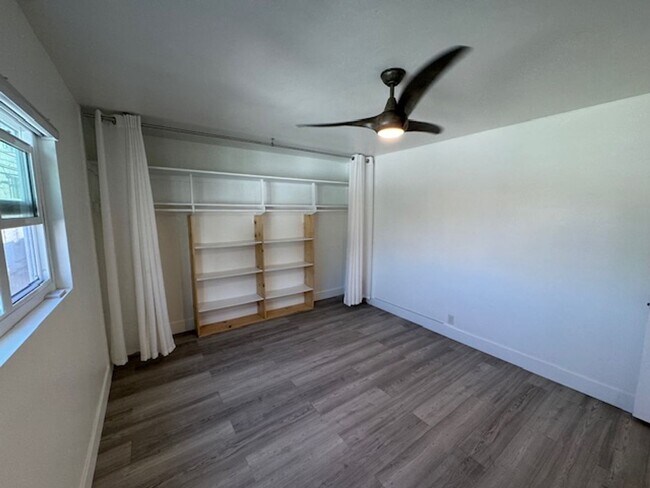 Building Photo - Modern Alamitos Beach 2 bedroom Condo plus...