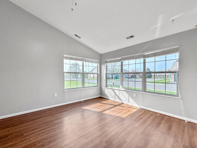 Building Photo - Beautiful 2 Beds 1.5 Bath Villa