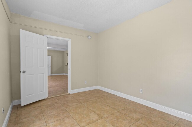 Building Photo - 3721 Henry Ave
